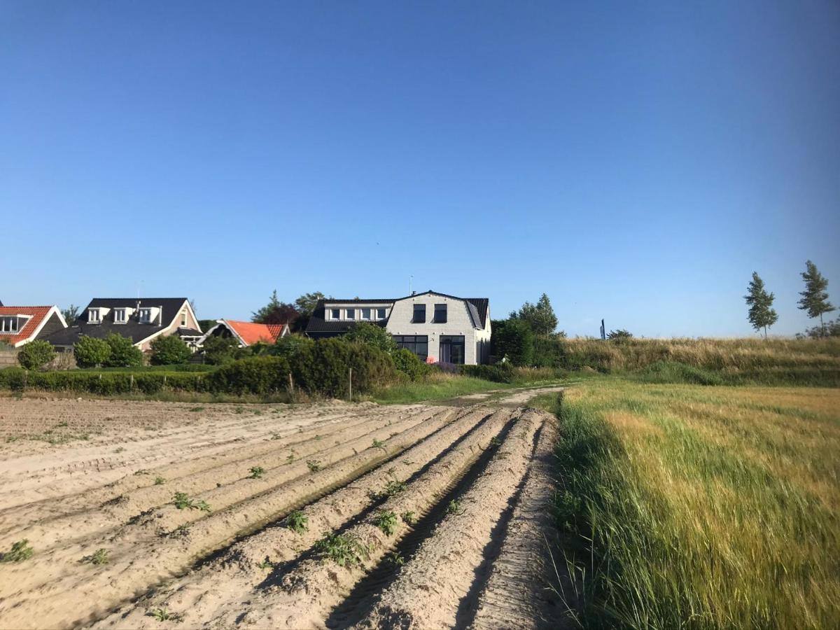 T Huuske Tuinappartement Met Fantastisch Uitzicht, Nabij Zee Zonnemaire Bagian luar foto