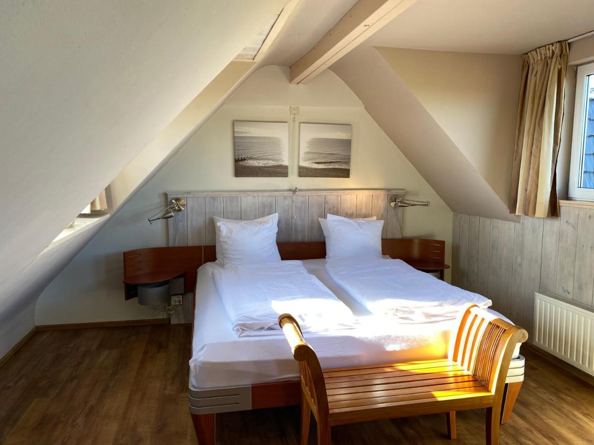 T Huuske Tuinappartement Met Fantastisch Uitzicht, Nabij Zee Zonnemaire Bagian luar foto